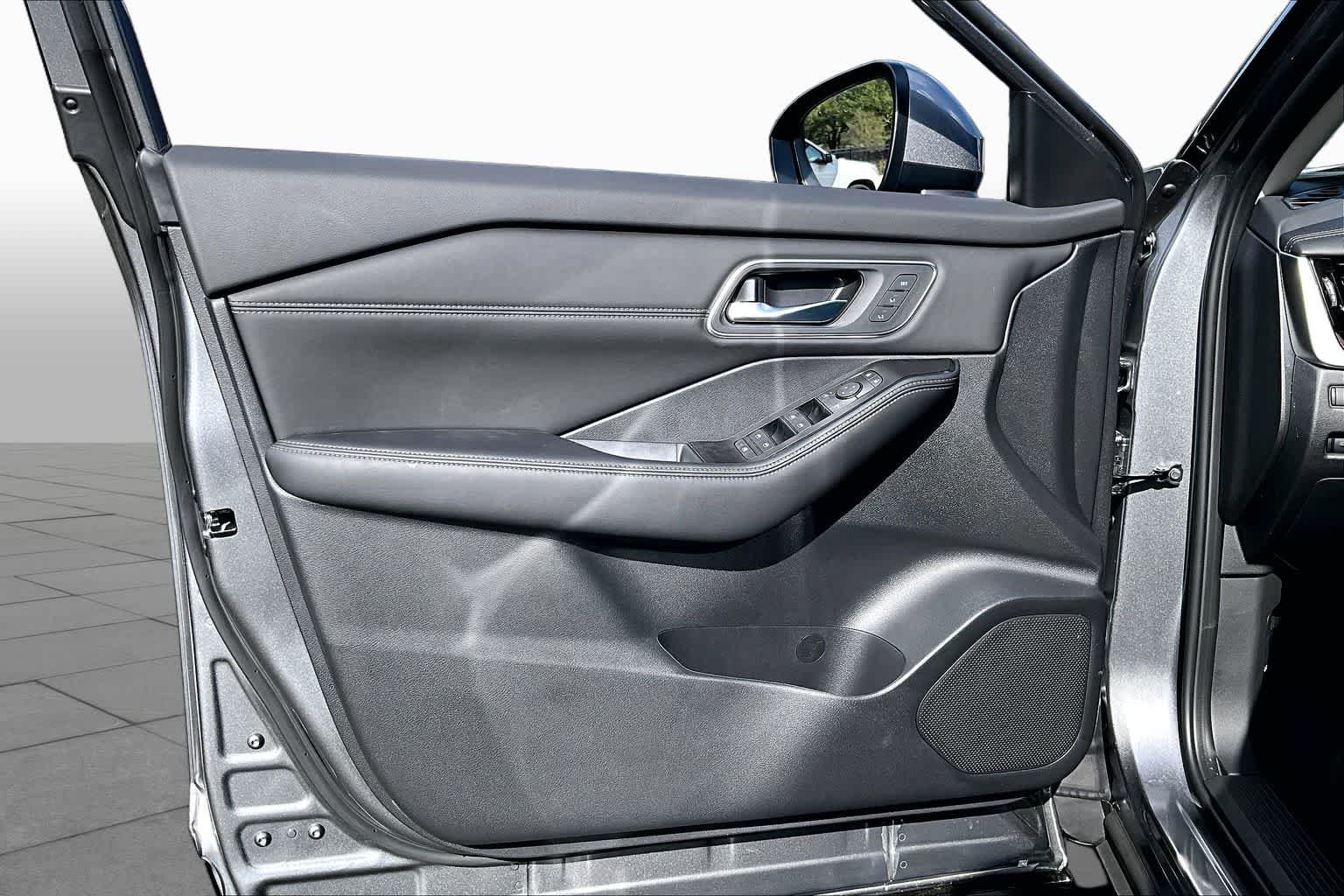 New 2026 Gun Metallic Nissan Platinum image 10