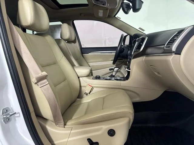 Used 2017 Bright White Clearcoat Jeep Limited image 4