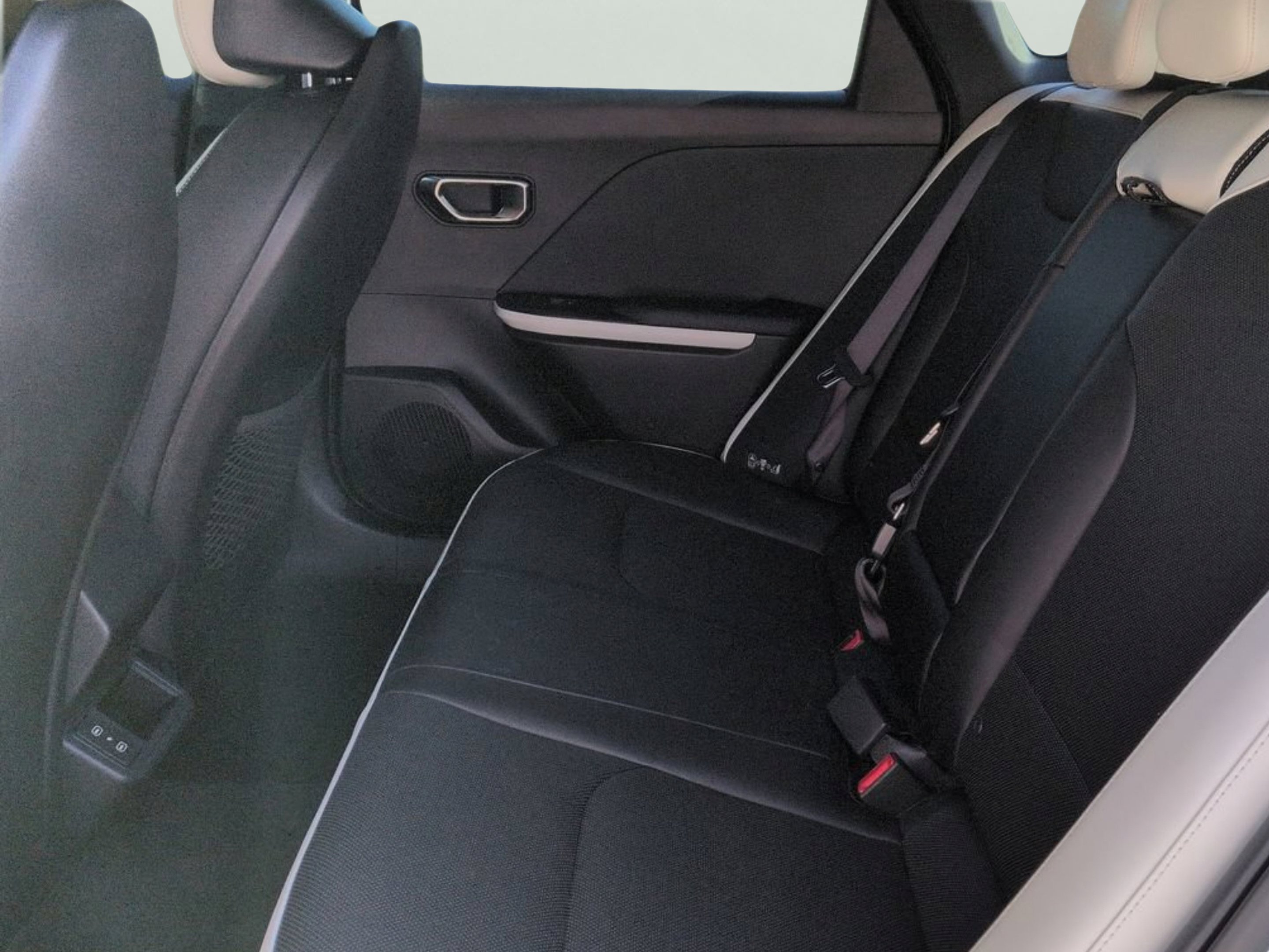 New 2026 Snow White Pearl Kia GT-Line image 35