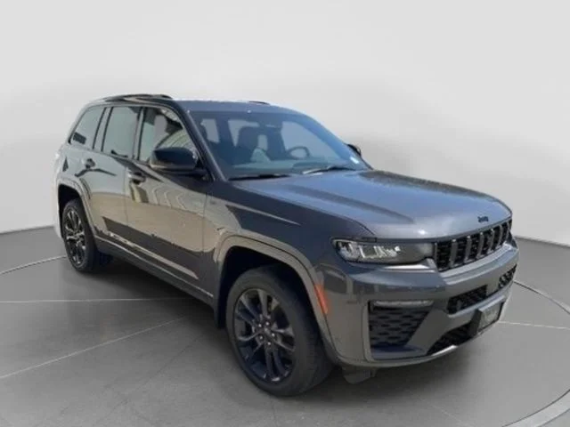 New 2026 Baltic Gray Metallic Clear-Coat Exterior Paint Jeep Limited Reserve image 9