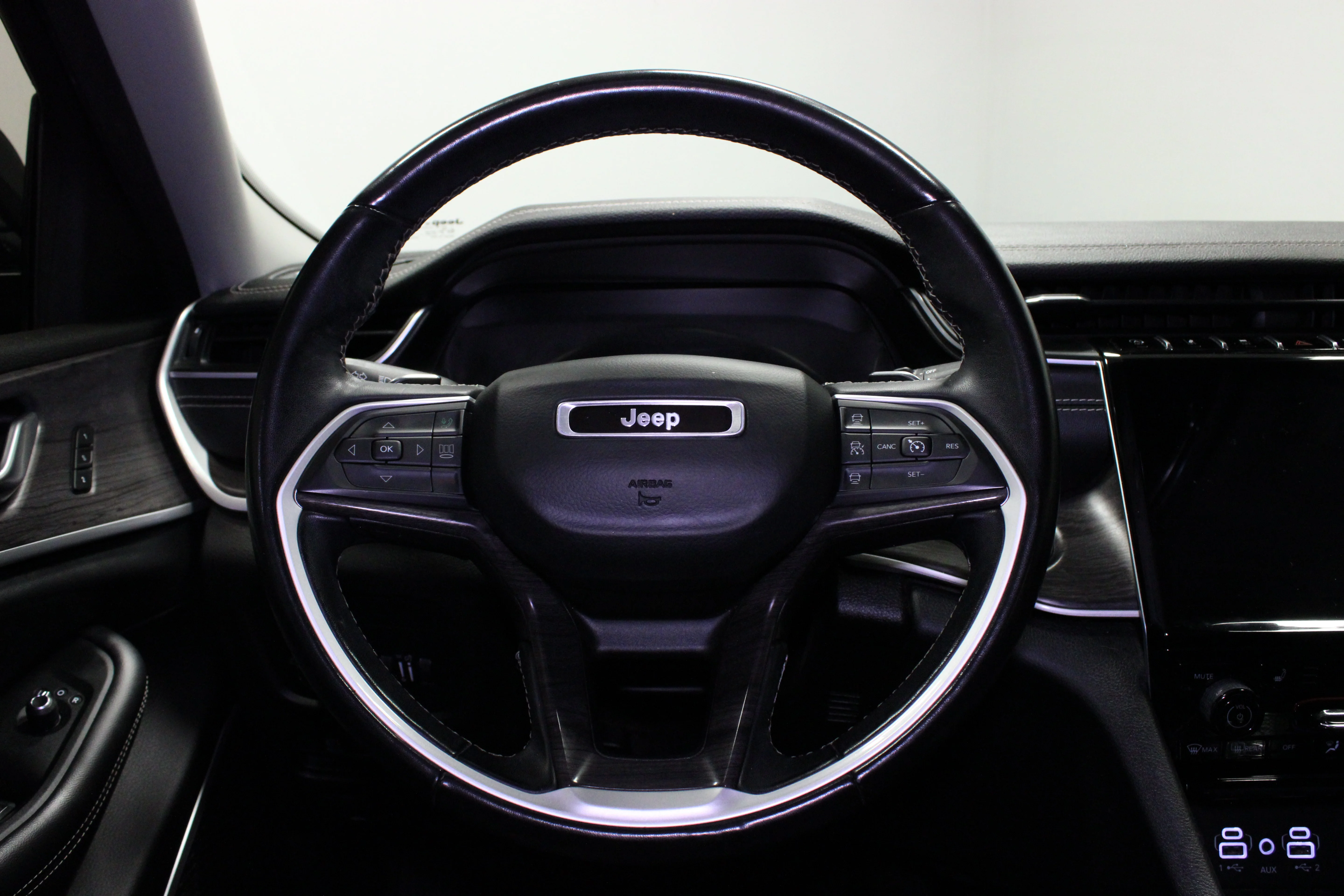 Used 2021 Diamond Black Crystal Pearlcoat Jeep Limited image 21