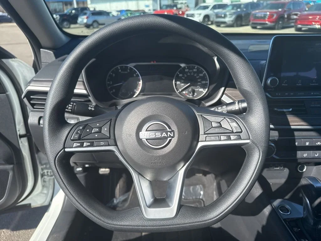 Used 2025 White Nissan SV image 15