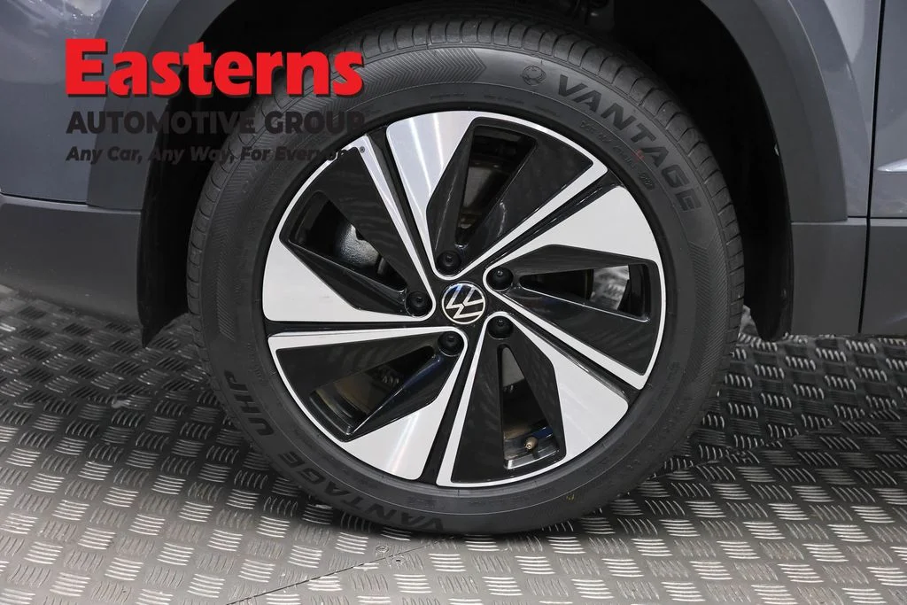 Used 2025 Gray Volkswagen 1.5T SE image 31