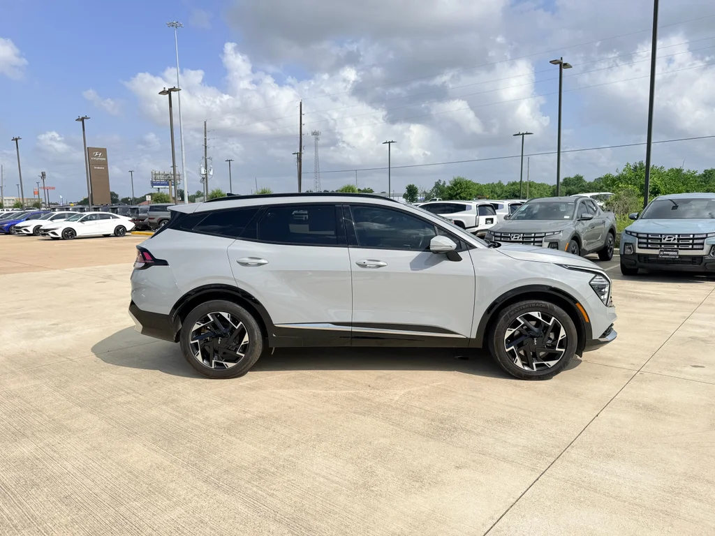 Used 2023 Wolf Gray Kia SX-Prestige image 6