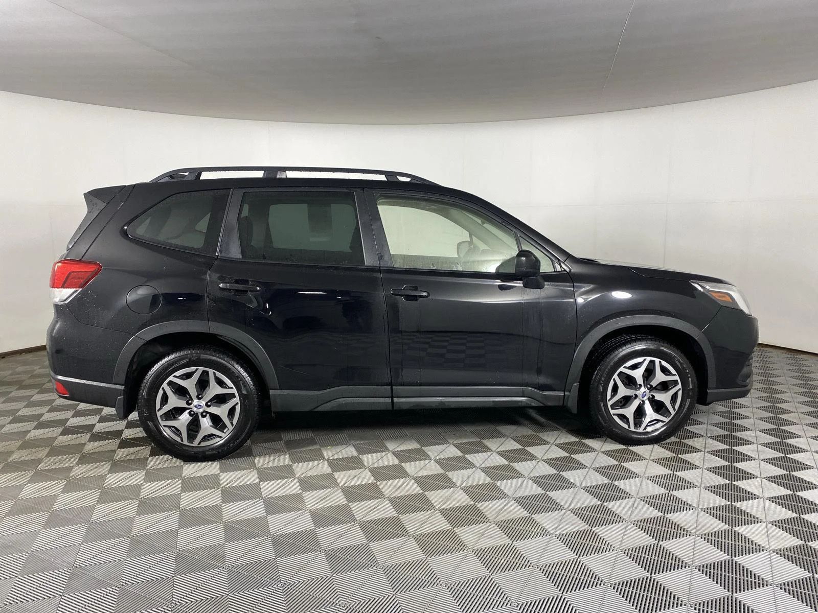 Used 2023  Subaru Premium image 8