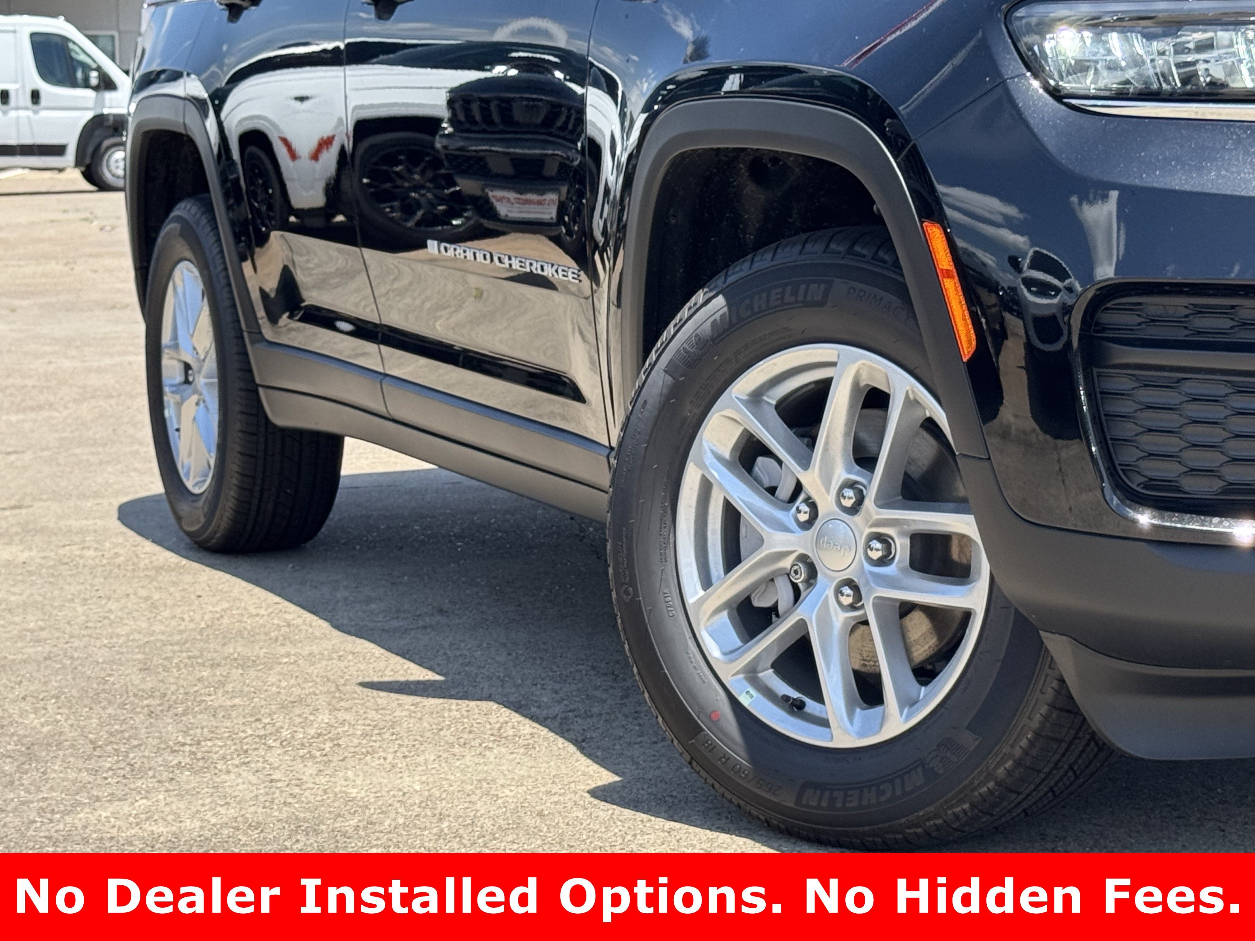 New 2026 Diamond Black Crystal Pearl-Coat Exterior Paint Jeep Laredo image 11