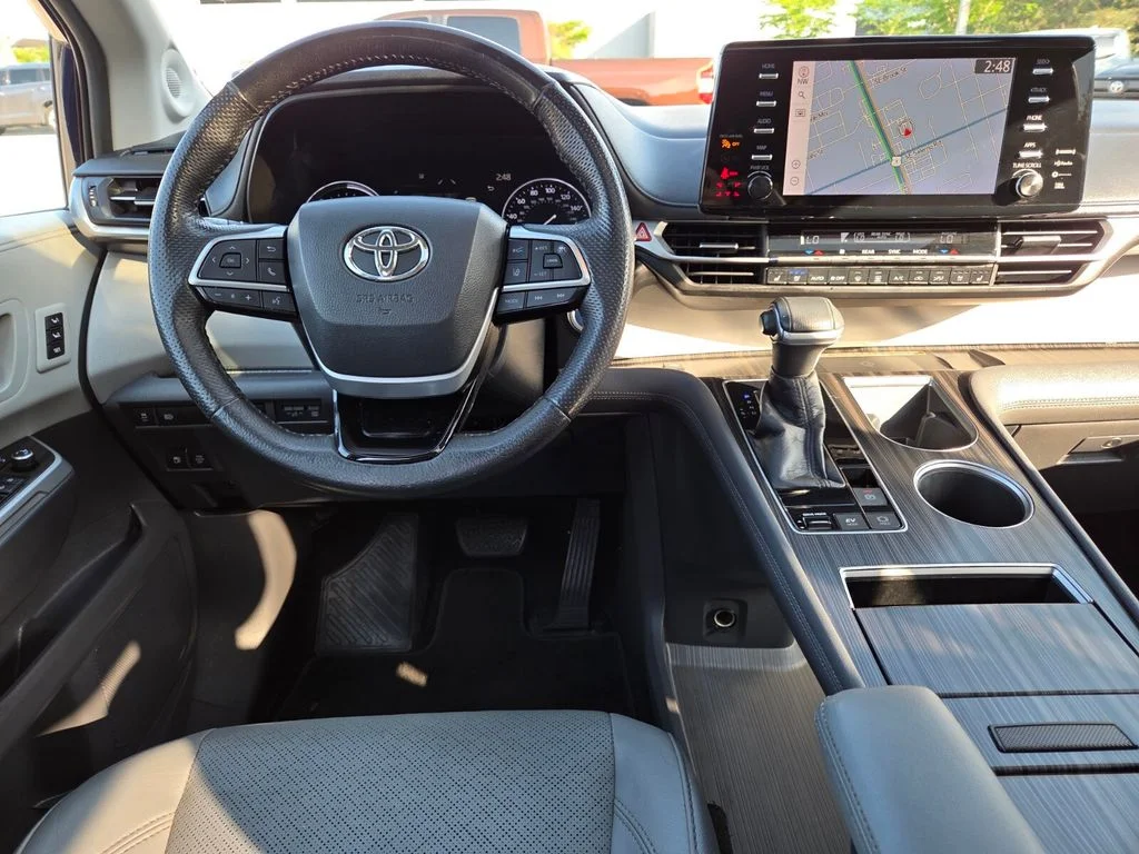 Used 2021  Toyota Limited image 7