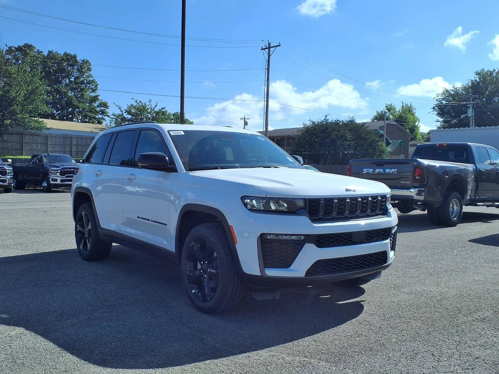 New 2026 Bright White Clear-Coat Exterior Paint Jeep Limited image 20