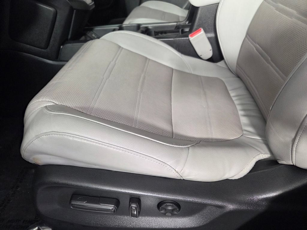 Certified Used 2019 Lunar Silver Metallic Honda Touring image 10