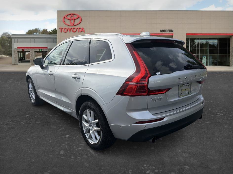 Used 2019 Bright Silver Metallic Volvo Momentum image 5