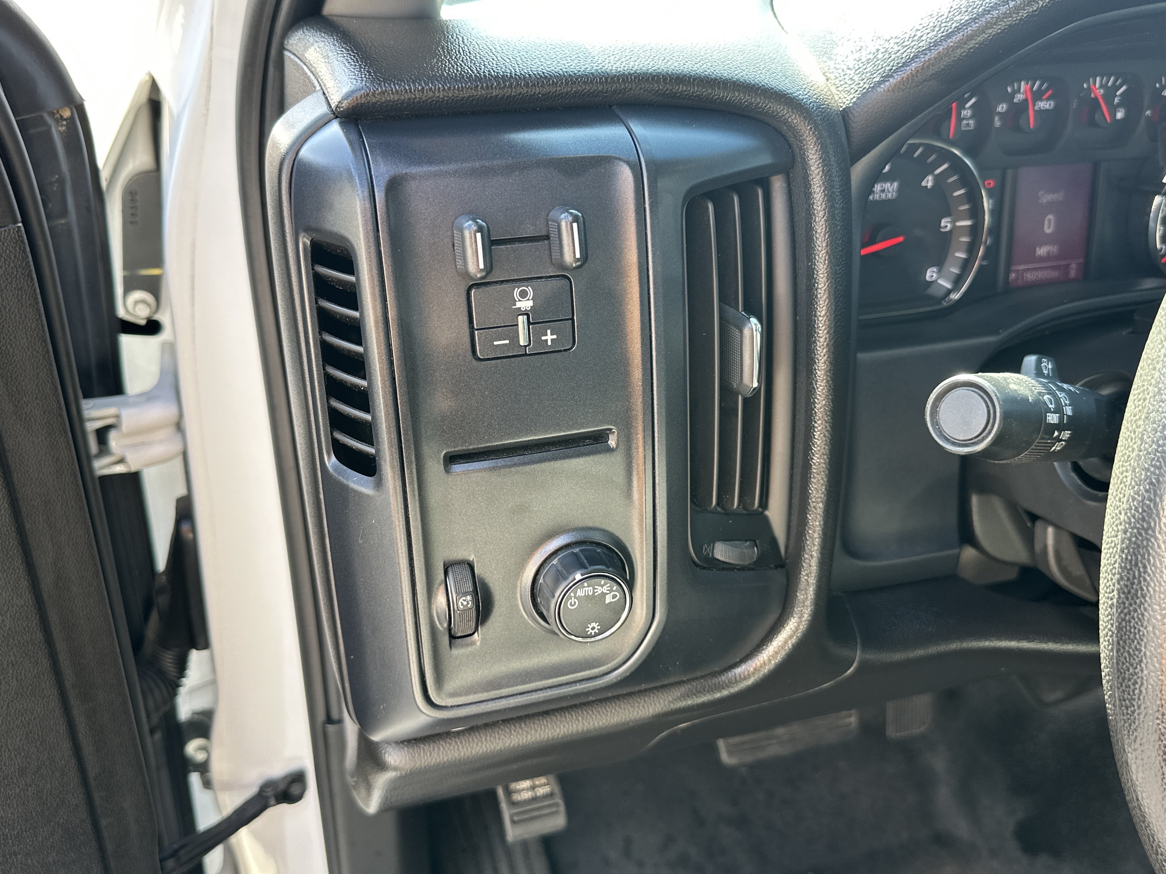 Used 2019 Summit White GMC DBL CAB 2WD image 26