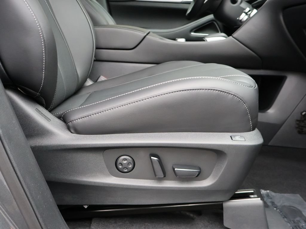 Used 2025 Graphite Shadow INFINITI Sensory image 12