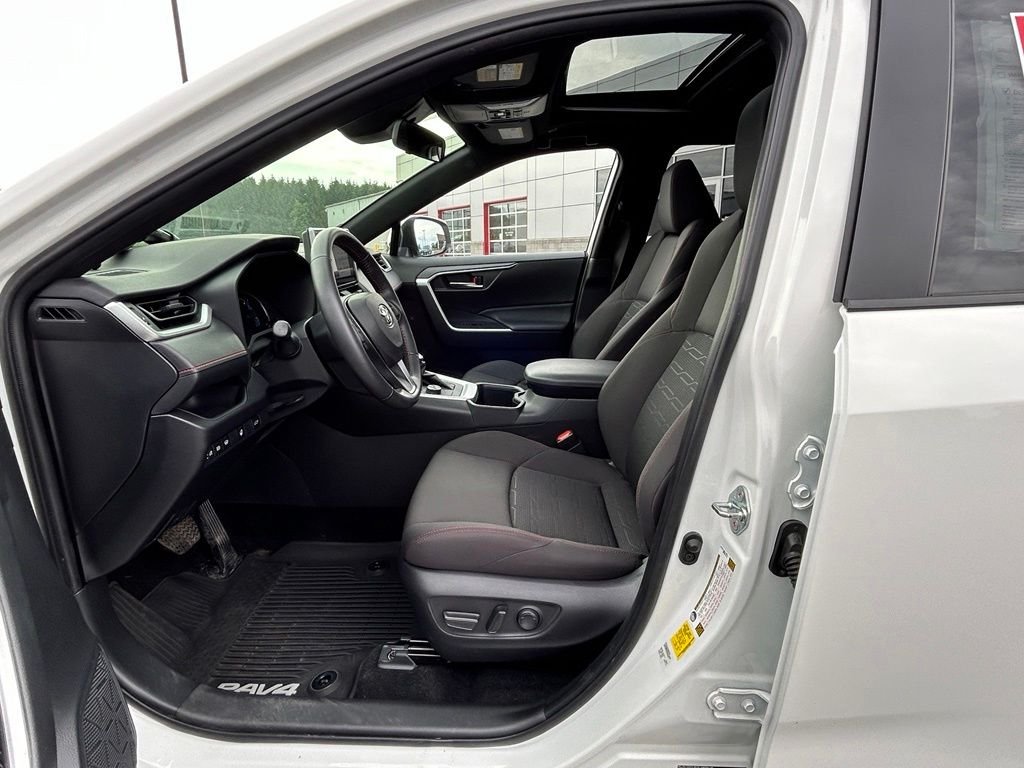 Used 2023 Ice Toyota SE image 16