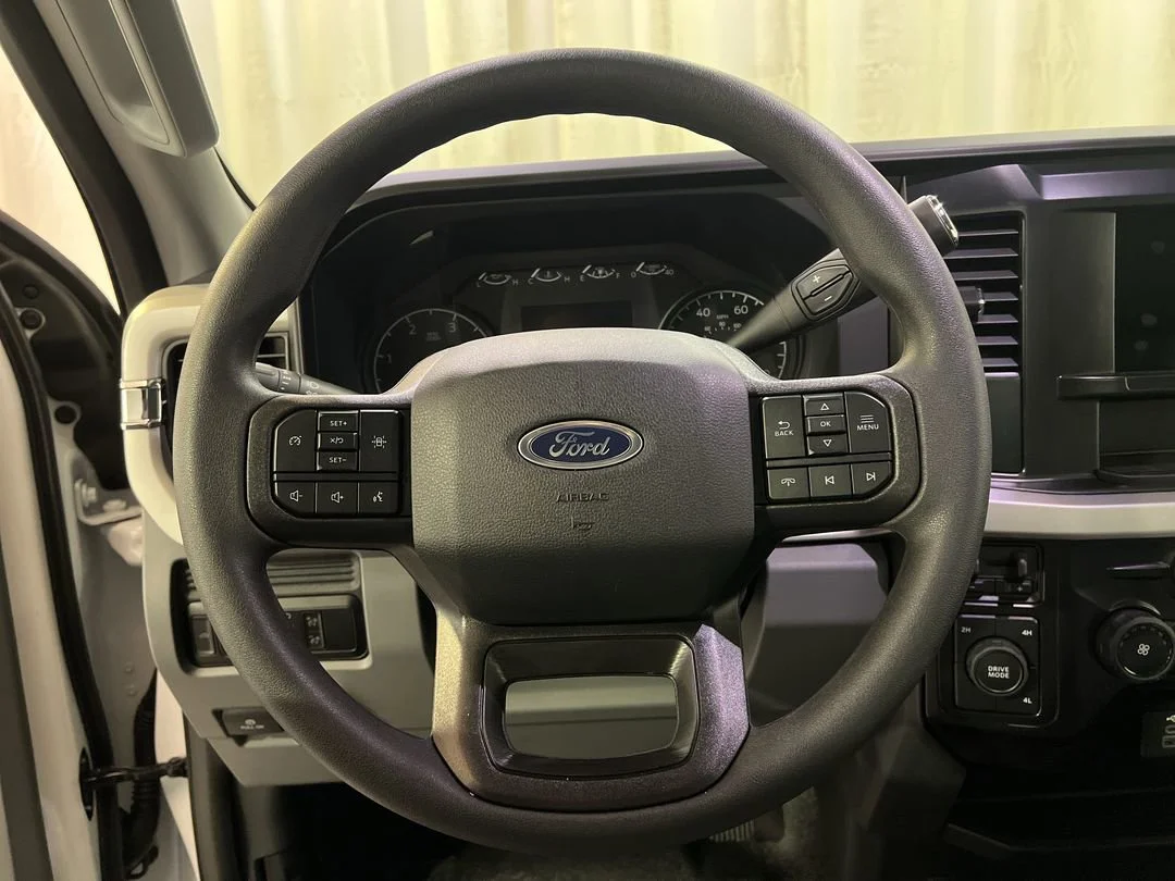 New 2026 Oxford White Ford F-550® XL image 15