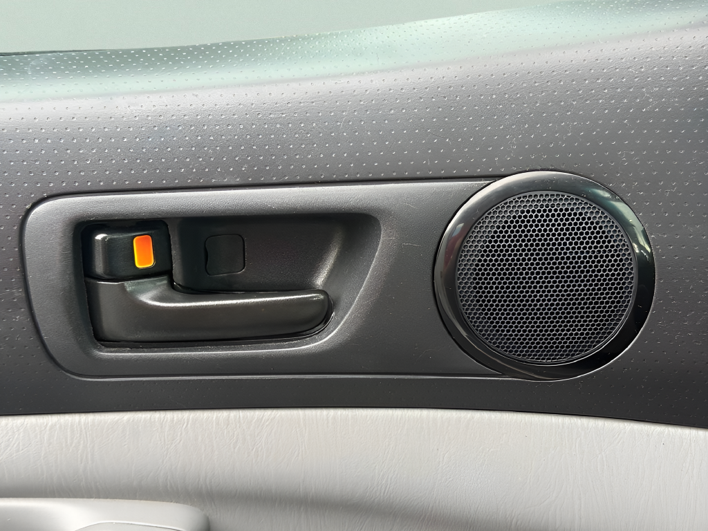 Used 2012 White Toyota Base image 17