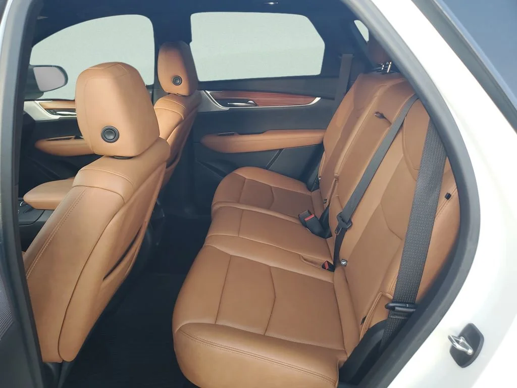 Used 2020 CRYSTAL WHITE TRICOAT Cadillac Premium Luxury FWD image 10