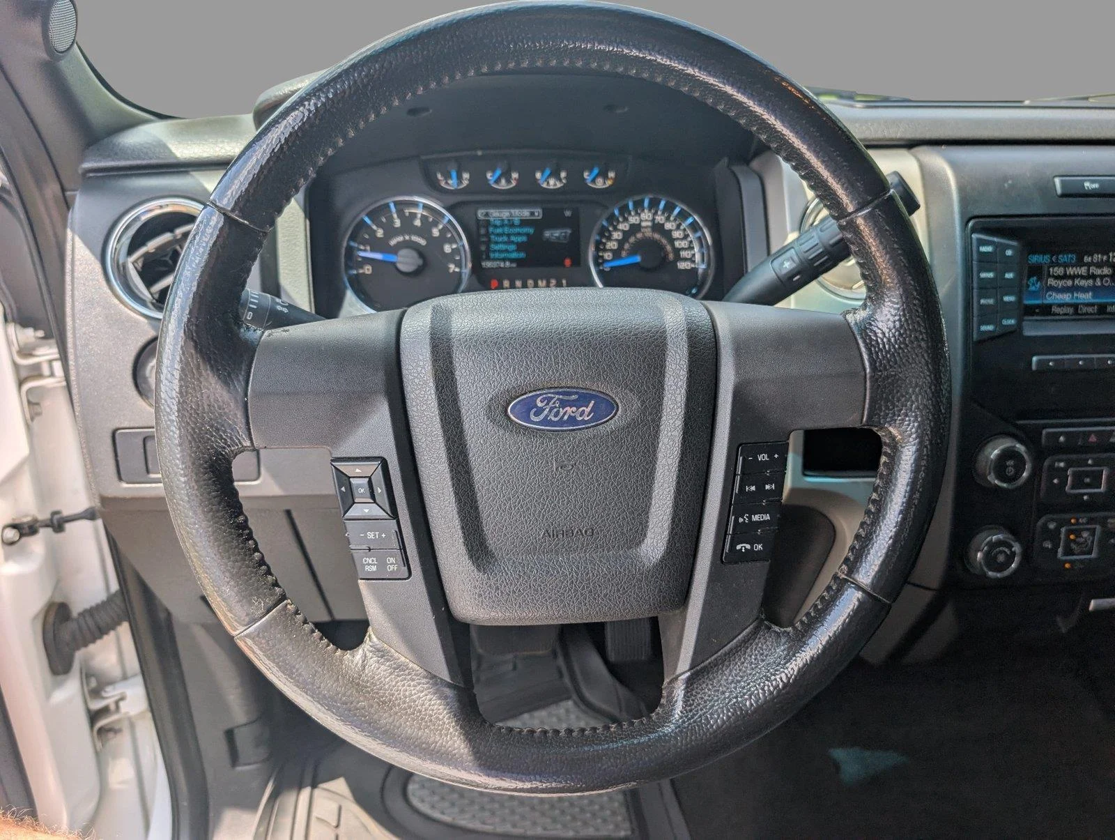 Used 2013 Oxford White/Ingot Silver Metallic Ford XLT image 22