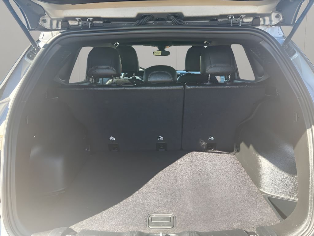 Used 2024 Silver Zynith Metallic Clearcoat Jeep Trailhawk image 31