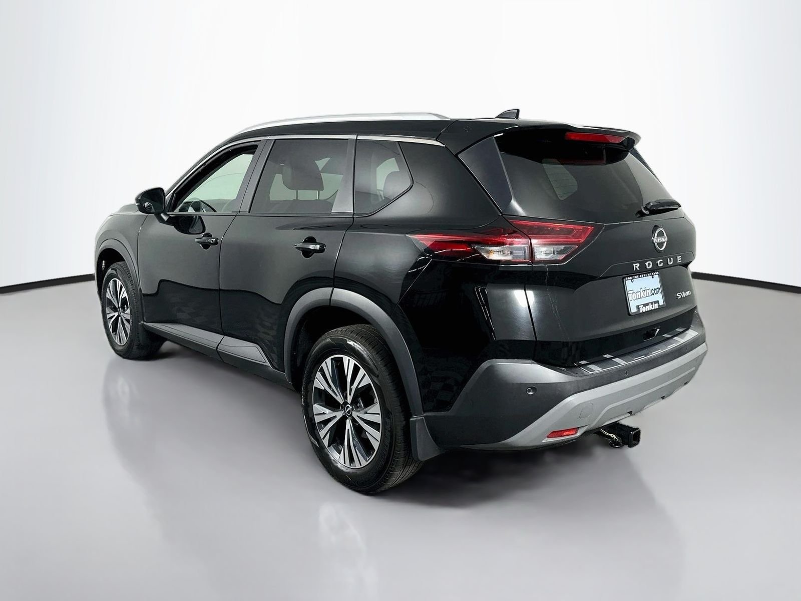 Used 2022 Super Black Nissan SV image 4