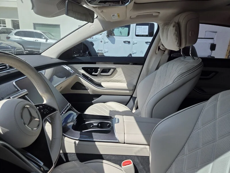 Used 2025  MERCEDES-BENZ S 580E image 8