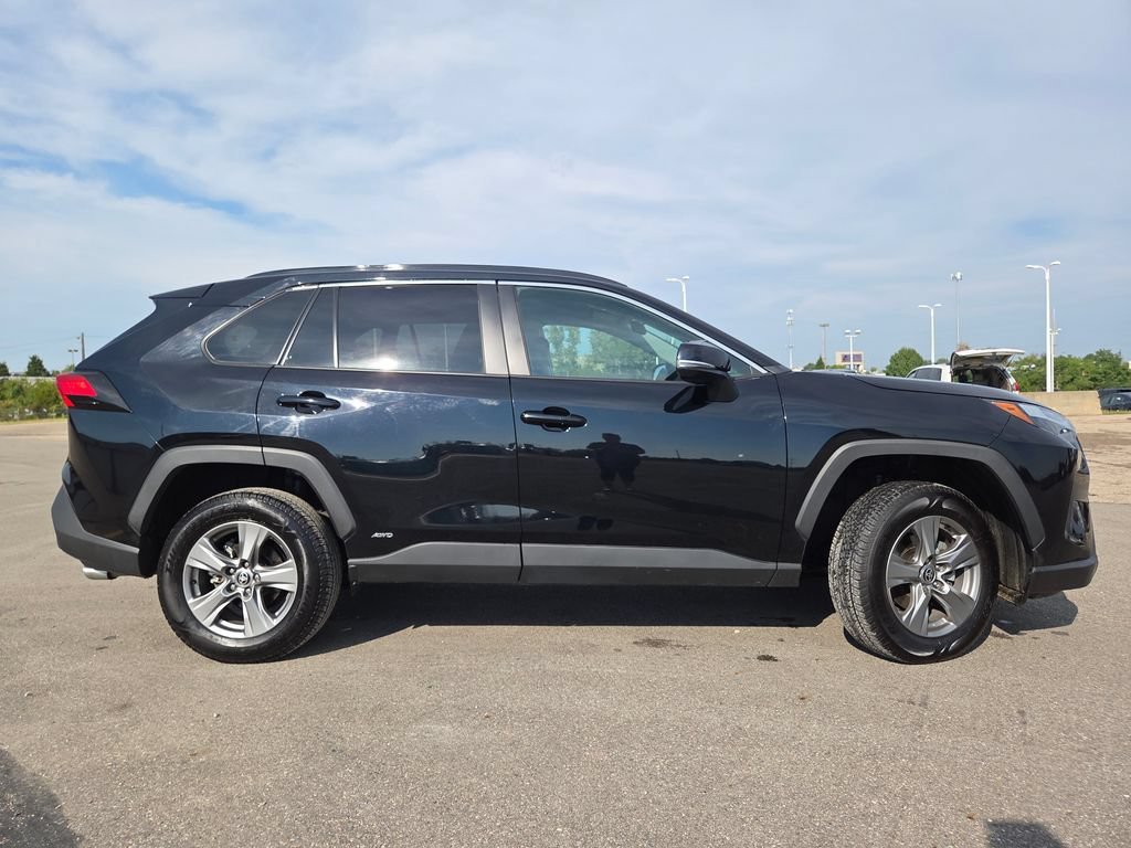 2024 Toyota RAV4 XLE - Photo 24