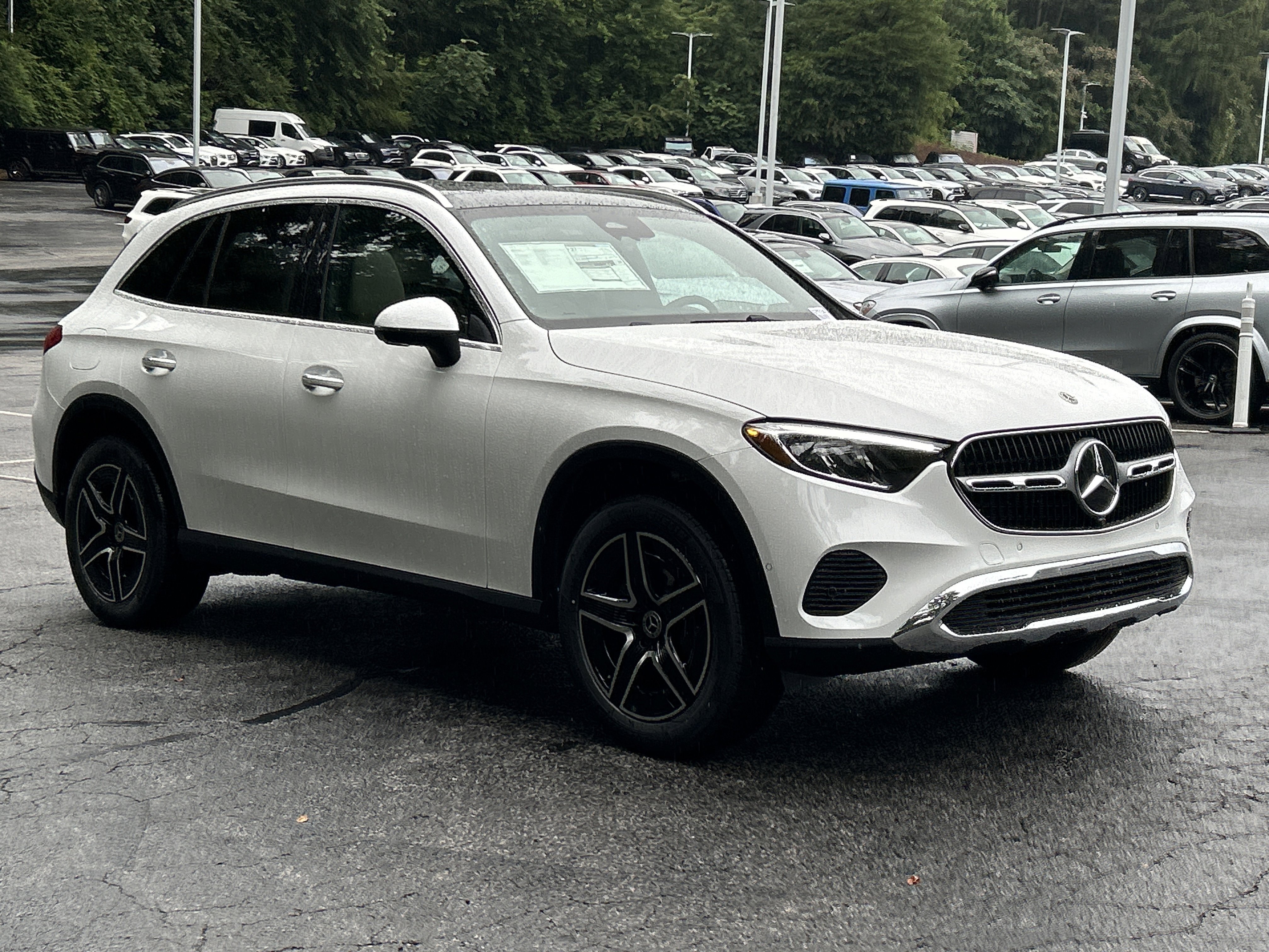 New 2026 MANUFAKTUR Moonlight White Metallic Mercedes-Benz GLC 300 SUV image 4