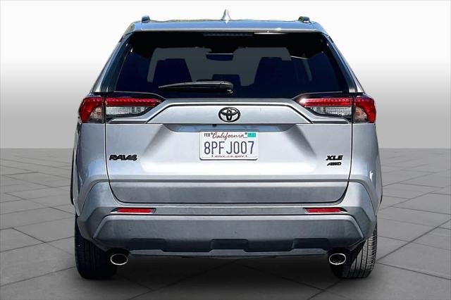 Certified Used 2020 SILVER SKY METALLIC Toyota  image 4