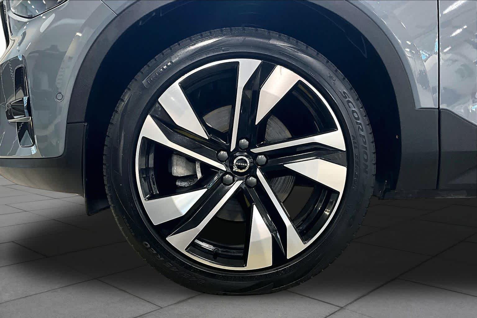 Used 2023 Thunder Grey Metallic Volvo Ultimate Dark Theme image 11