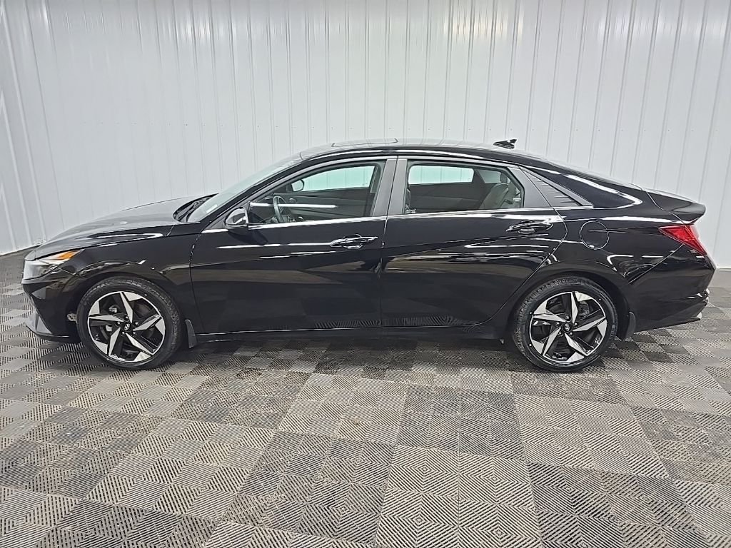 Used 2023 Black Hyundai Limited image 30