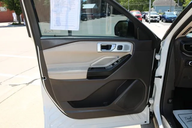 Used 2020 White Metallic Ford Platinum image 6