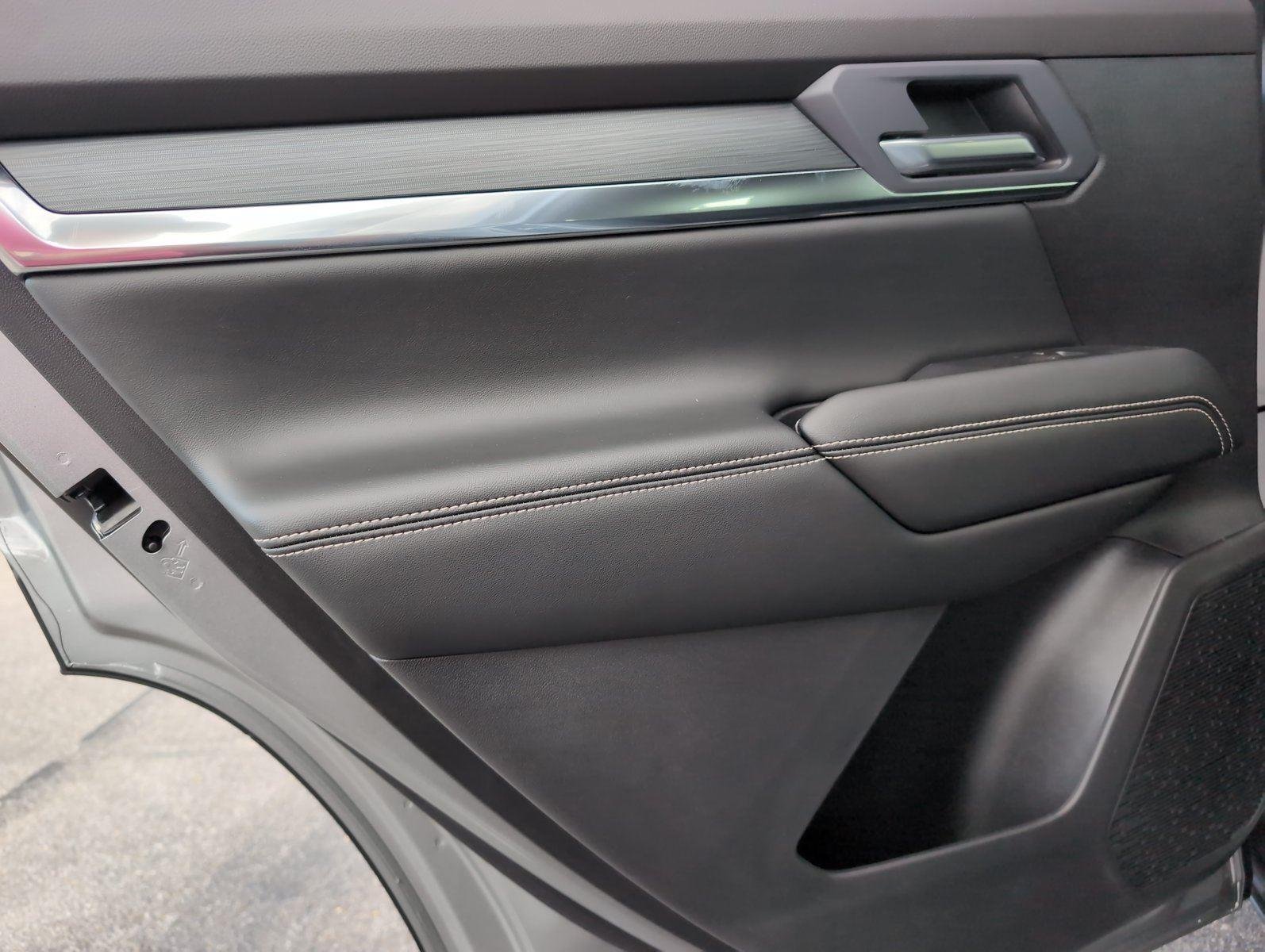 New 2026 Sterling Metallic GMC Elevation image 28
