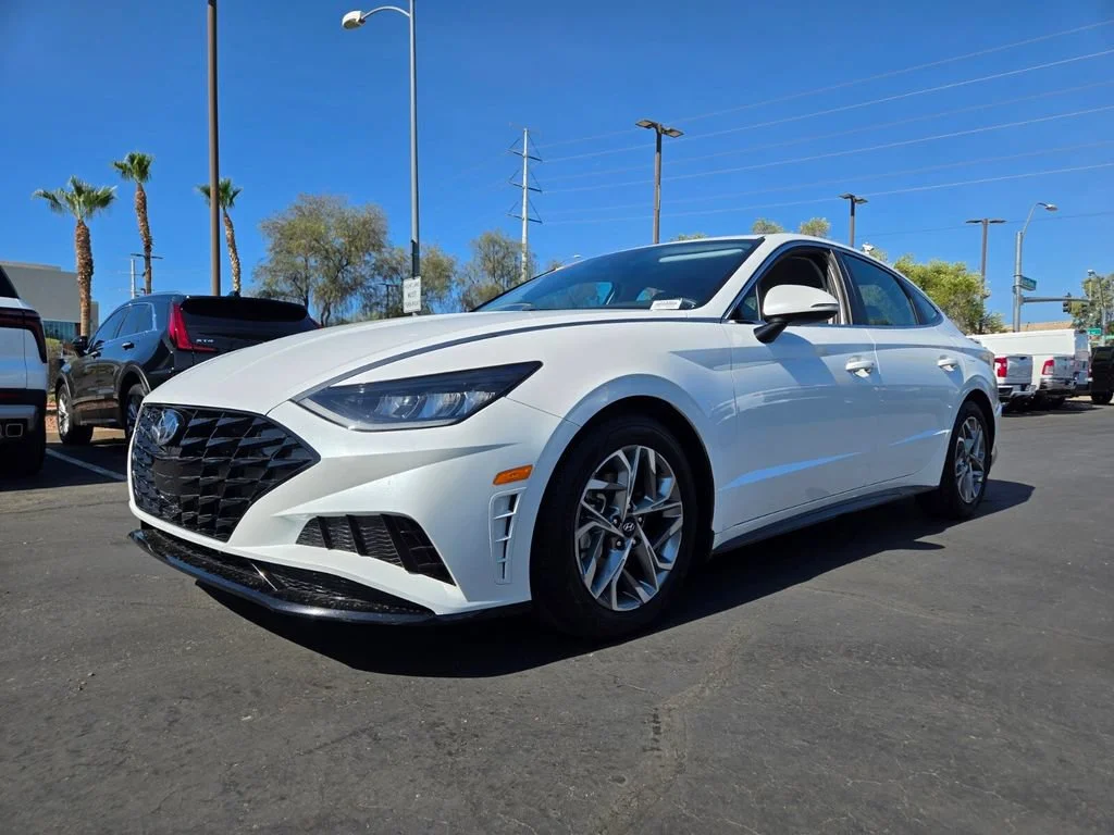 Used 2021 Quartz White Hyundai SEL image 2