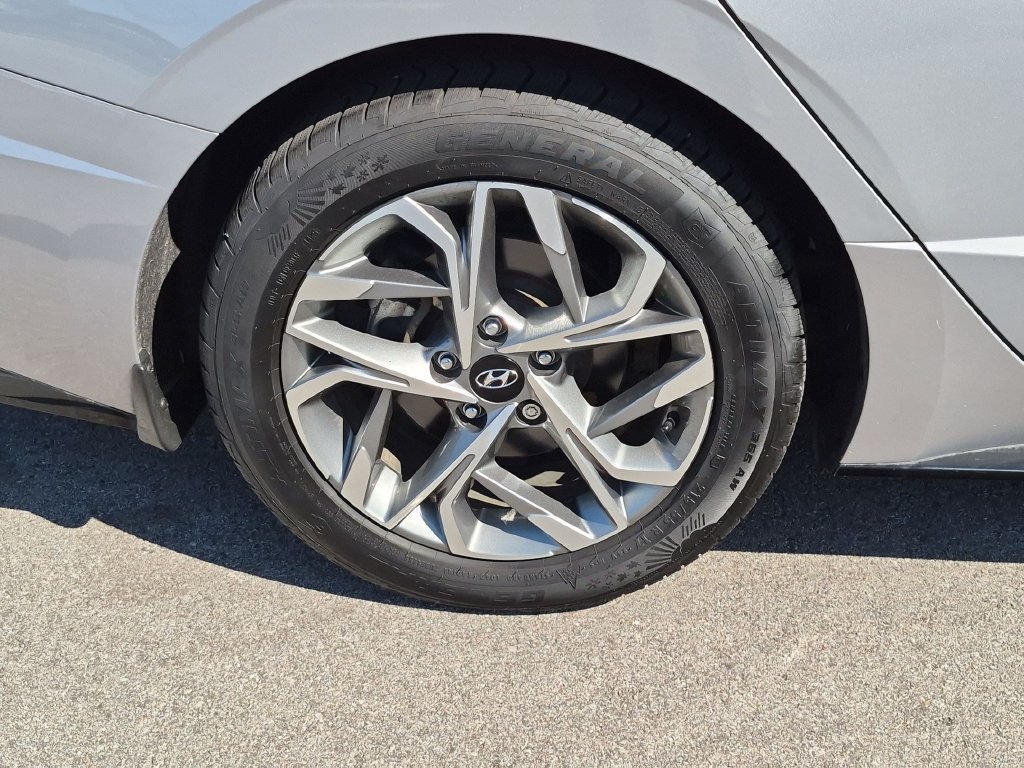 Certified Used 2023 Silver Hyundai SEL image 9