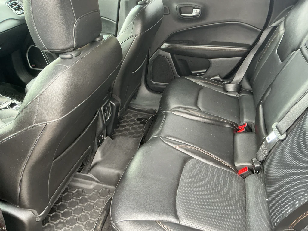 Used 2018 Diamond Black Crystal Pearlcoat Jeep Limited image 18