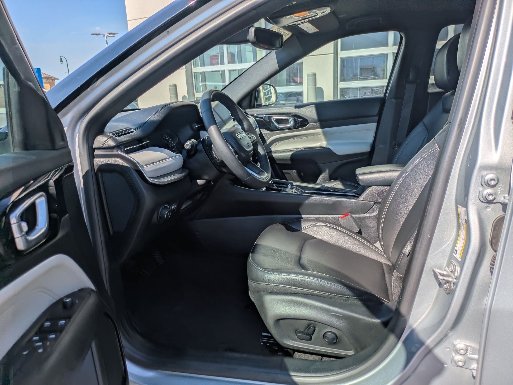 2025 Jeep Compass Limited - Photo 16