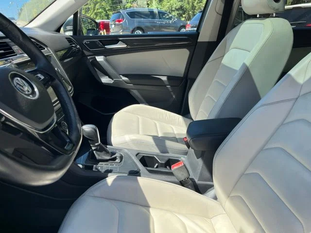Used 2018 Gray Volkswagen 2.0T SEL Premium image 9