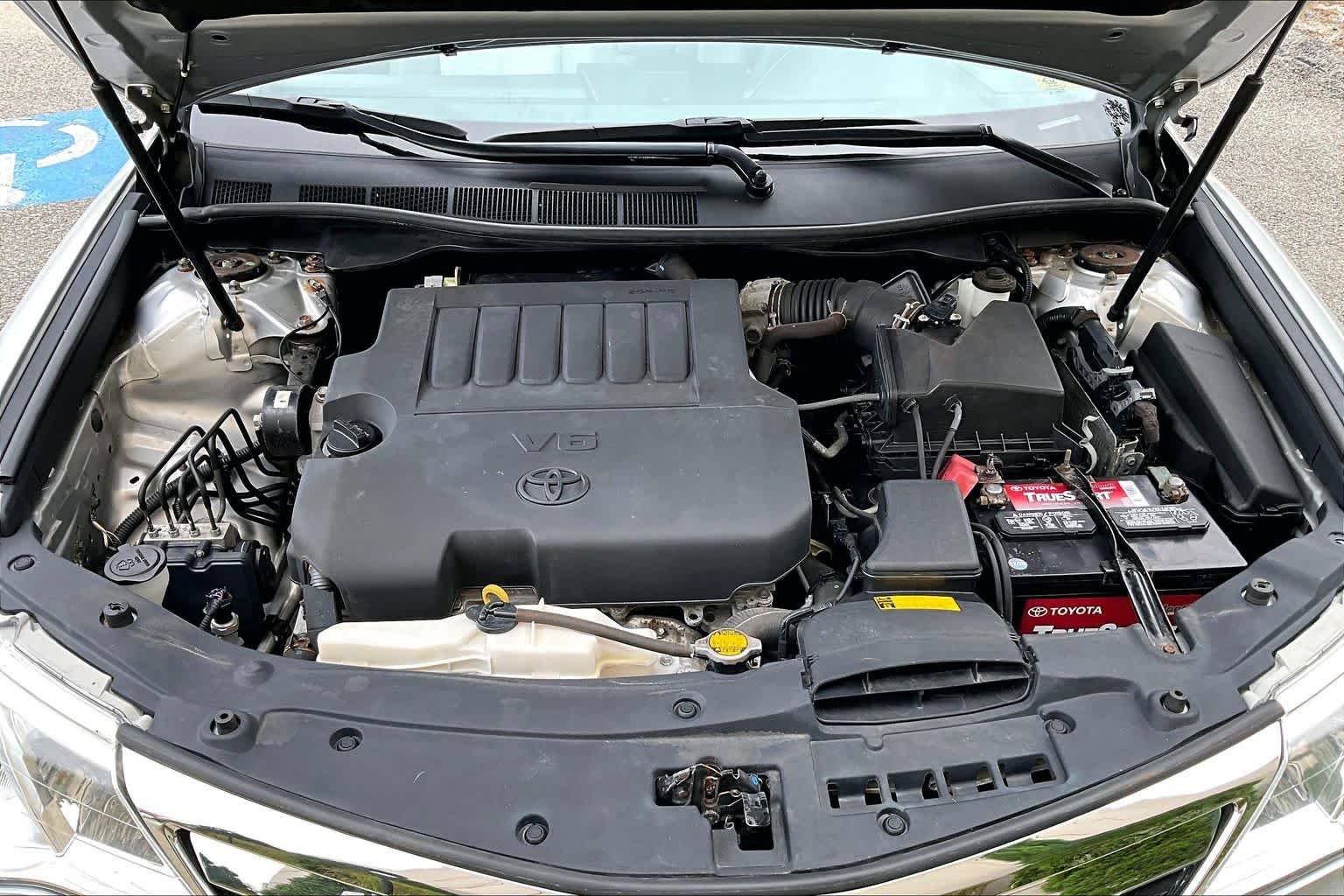 Used 2013 Classic Silver Metallic Toyota XLE image 30