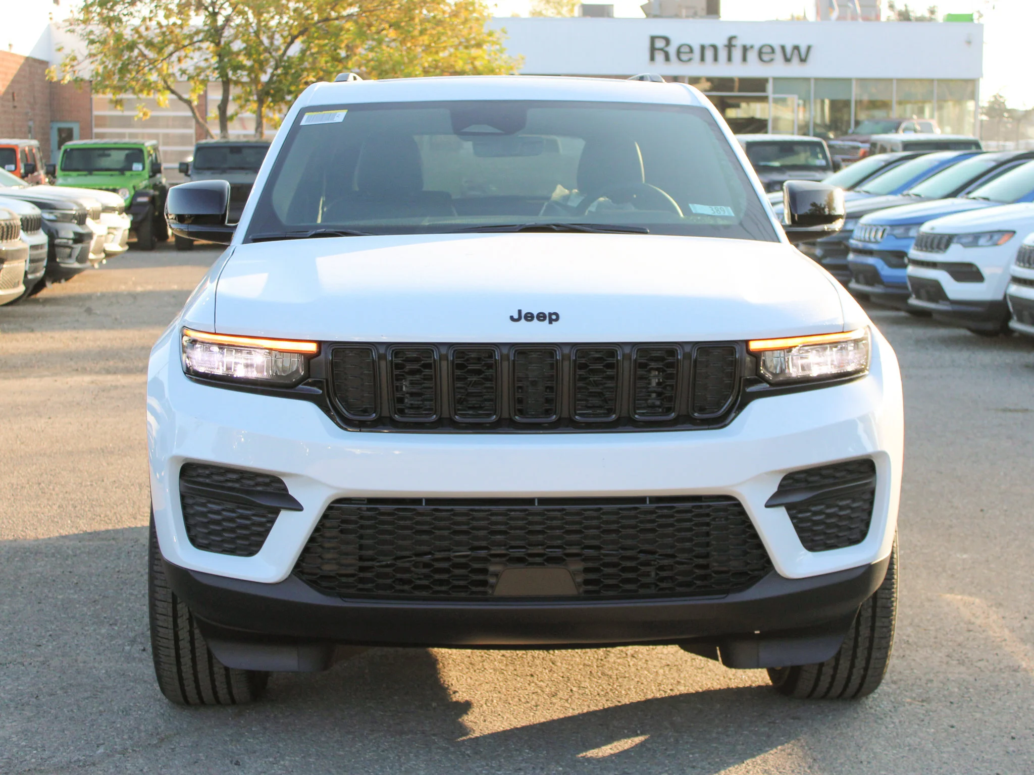 New 2025 White Jeep Altitude* 4x4, Sunroof, Trailer Tow Pkg, Remote Start image 7