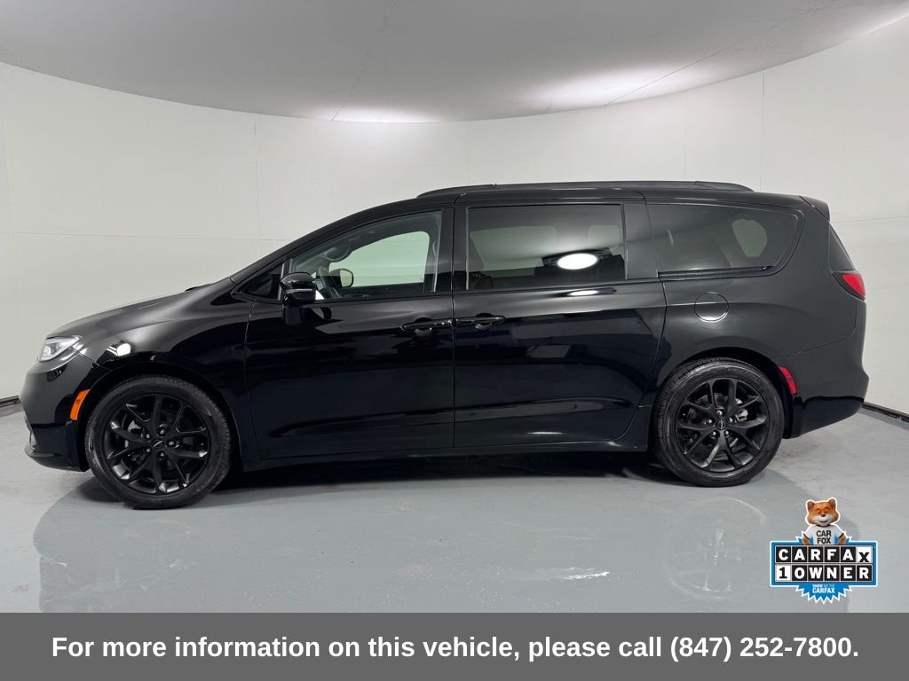 Used 2025 Diamond Black Crystal Pearlcoat Chrysler Limited image 9