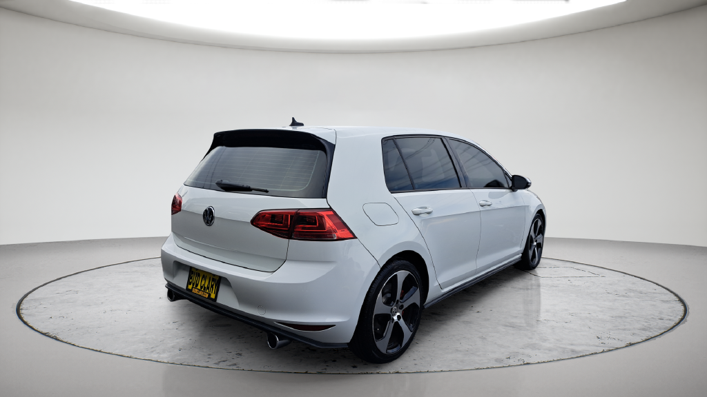 Used 2017  Volkswagen Sport image 5