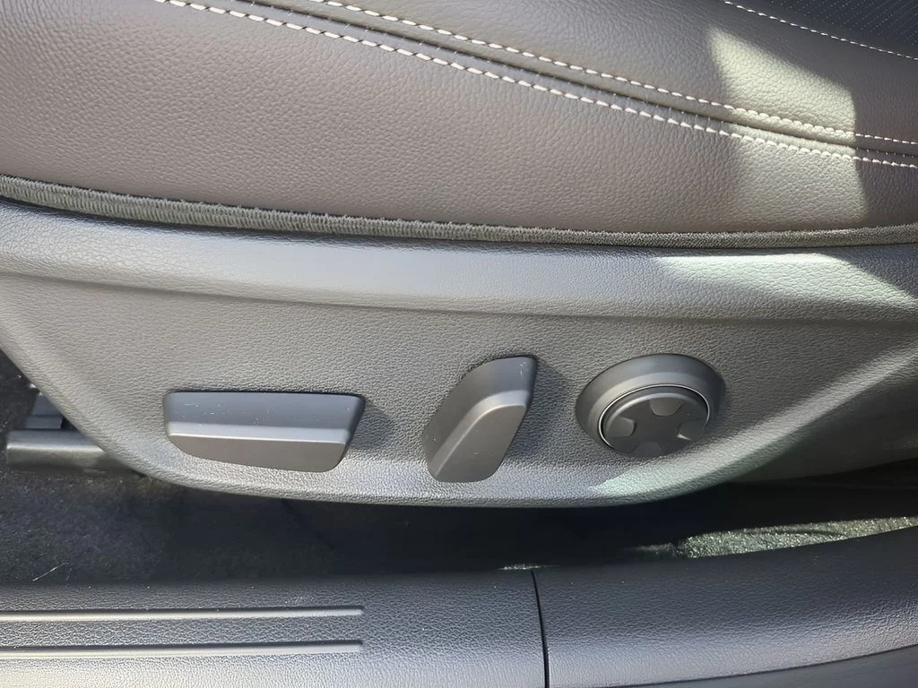 2026 GENESIS G70 Standard - Photo 17