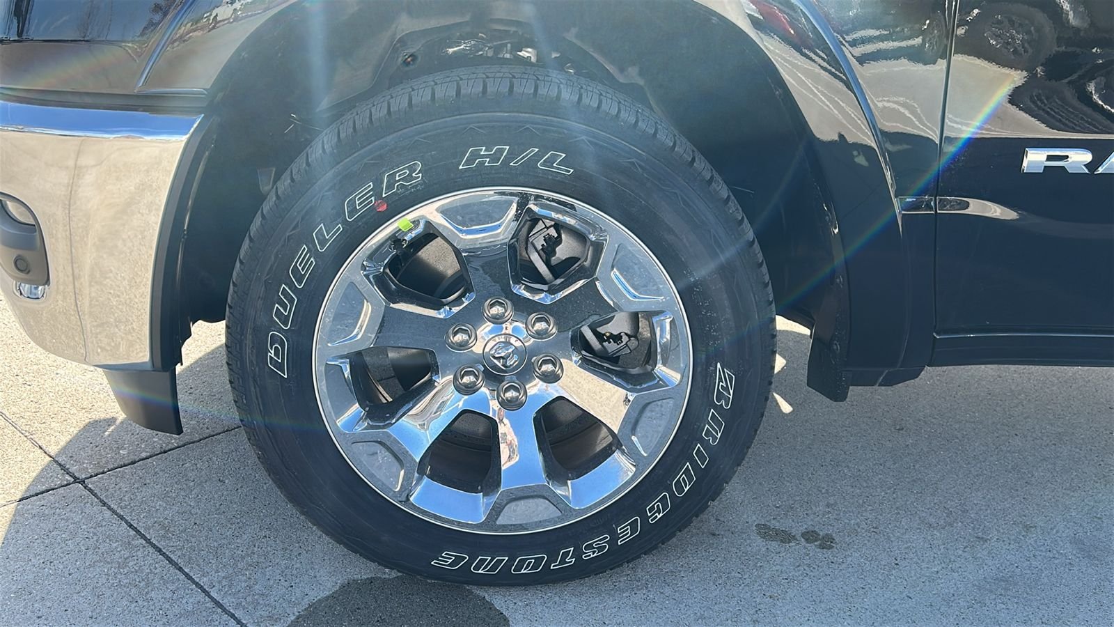 New 2026 Diamond Black Crystal Pearl-Coat Exterior Paint RAM Big Horn/Lone Star image 9