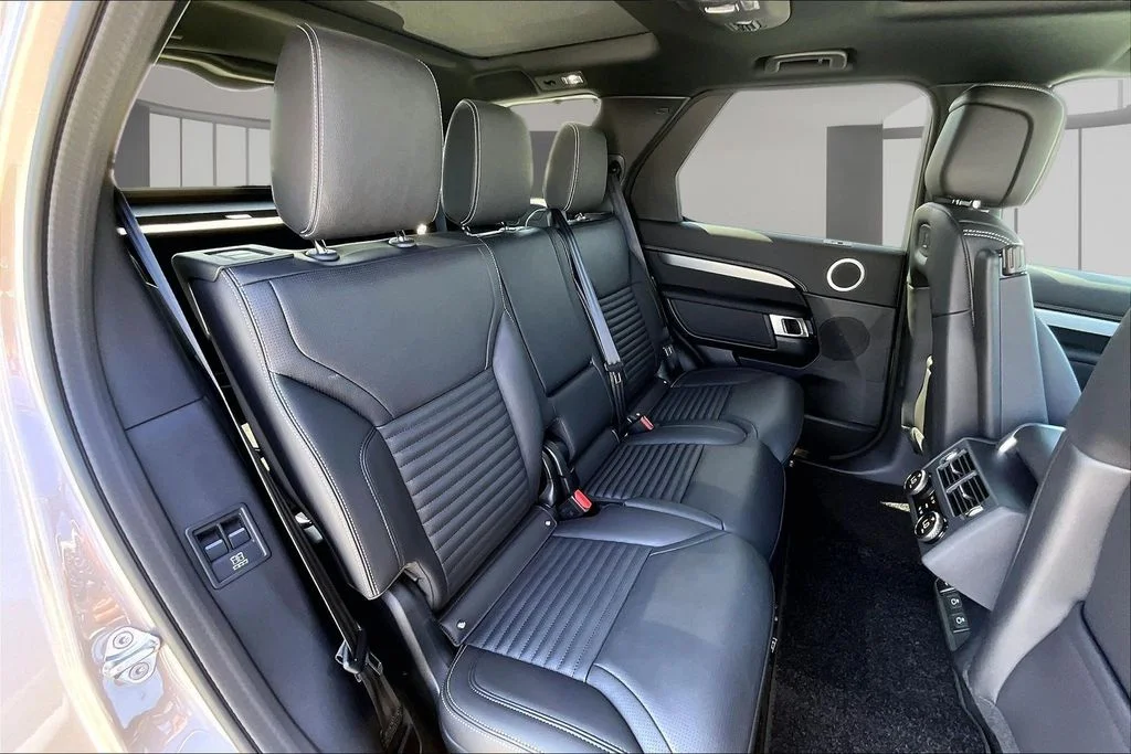 New 2026 Brown Land Rover Dynamic SE image 10