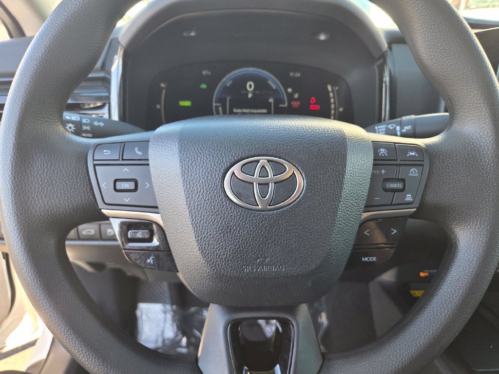 Used 2025 White Toyota LE image 20
