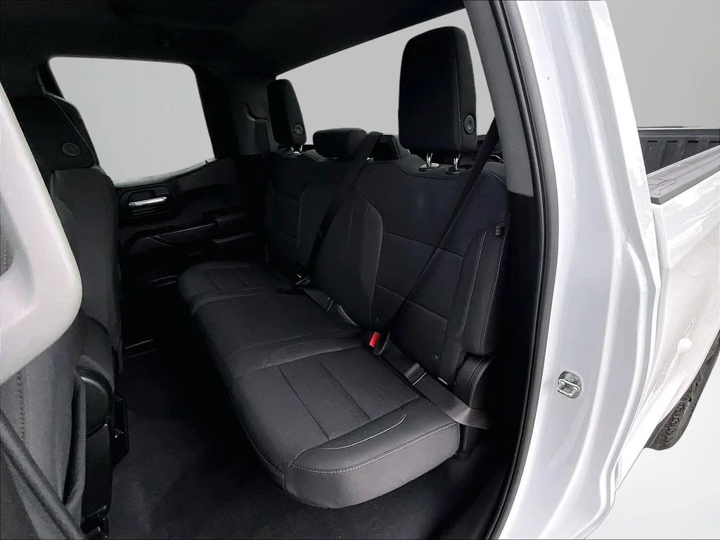 Used 2023 White Chevrolet Custom image 27