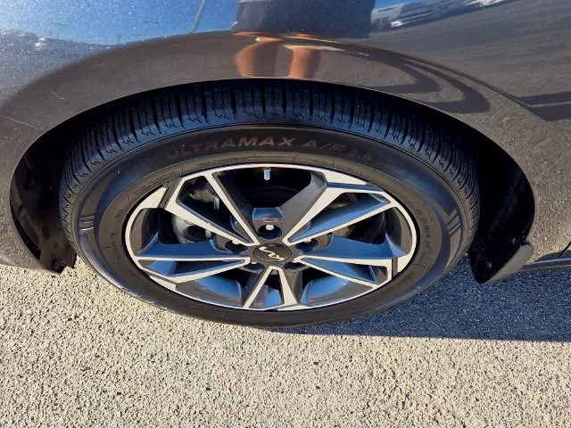 Used 2022 Gray Kia LXS image 16