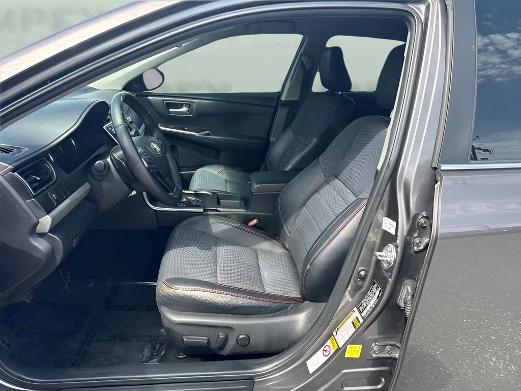 Used 2015 Gray Toyota SE image 5