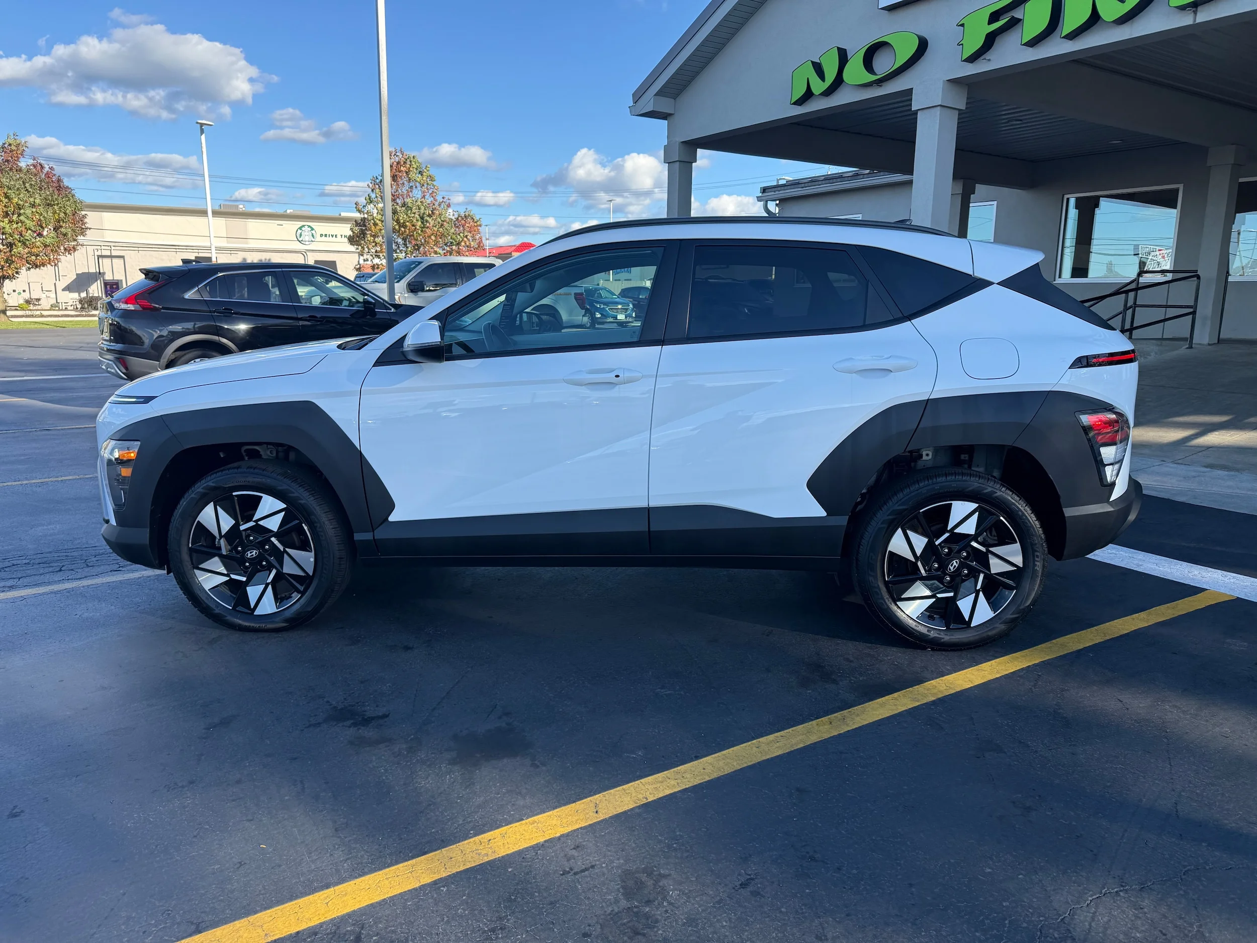 Used 2025 Atlas White Hyundai SEL image 3