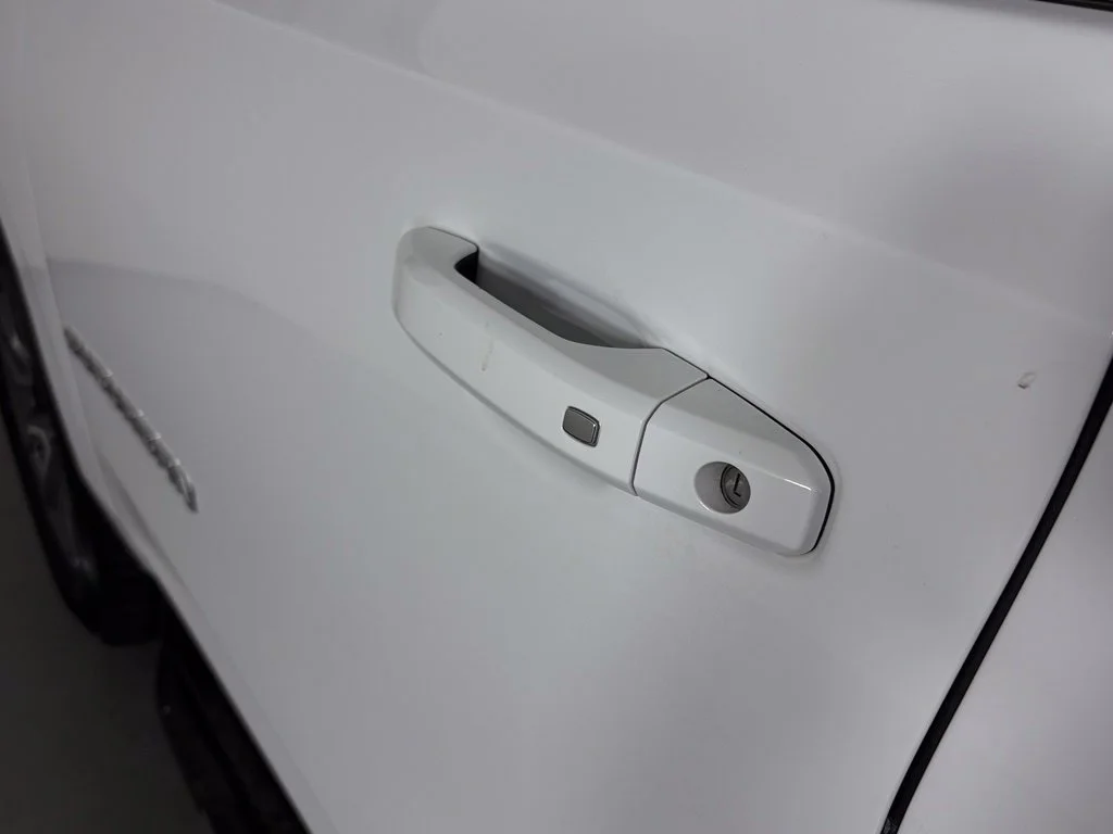 Used 2021 White Chevrolet LT image 12