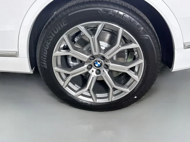 New 2027 Mineral White Metallic BMW xDrive40i image 32